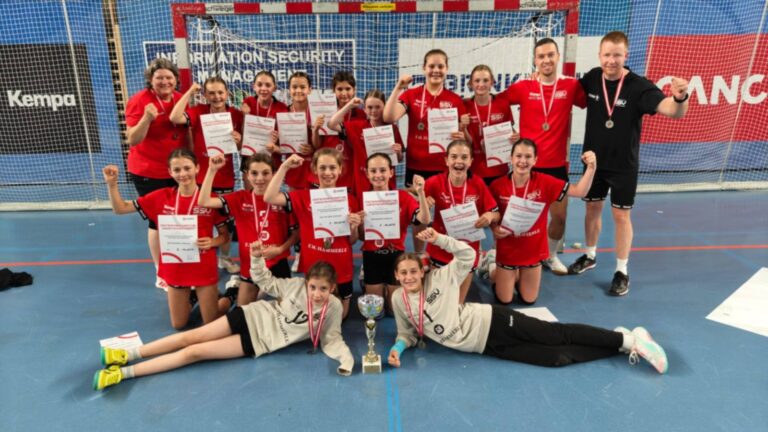 U11-Schoren-Girls jubeln über Vize-Staatsmeistertitel