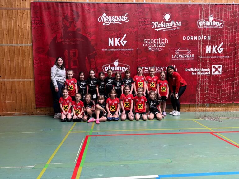U8-Mädels mit Spaß und Teamgeist