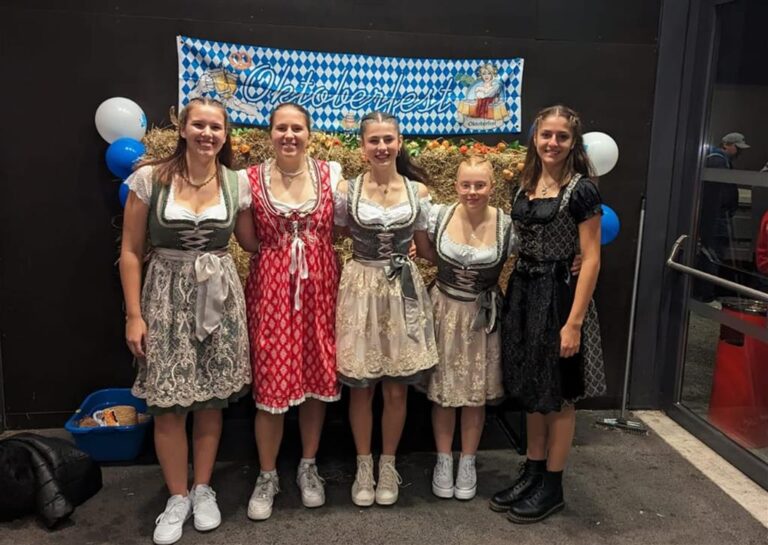 Wiesn-Stimmung in der Messehalle